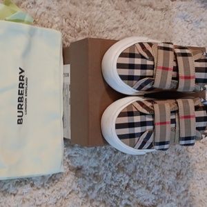 Burberry preown size EUR 24/7 US unisex double straps    sneakers.